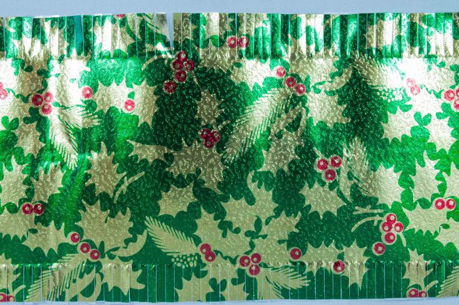 Christmas Cake Foil Frill, Gold/Green Holly (7.33 Metre Roll, 83mm width) image 0